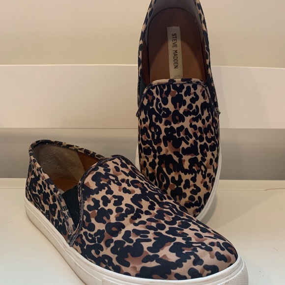 Steve Madden Shoes - Steve Madden slip on sneakers